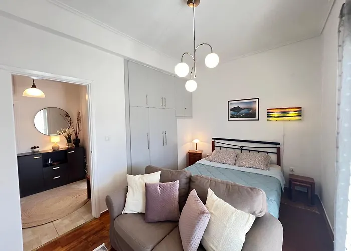 Cozy Apartment With Big Veranda Near Athens Centre And Metro Tram