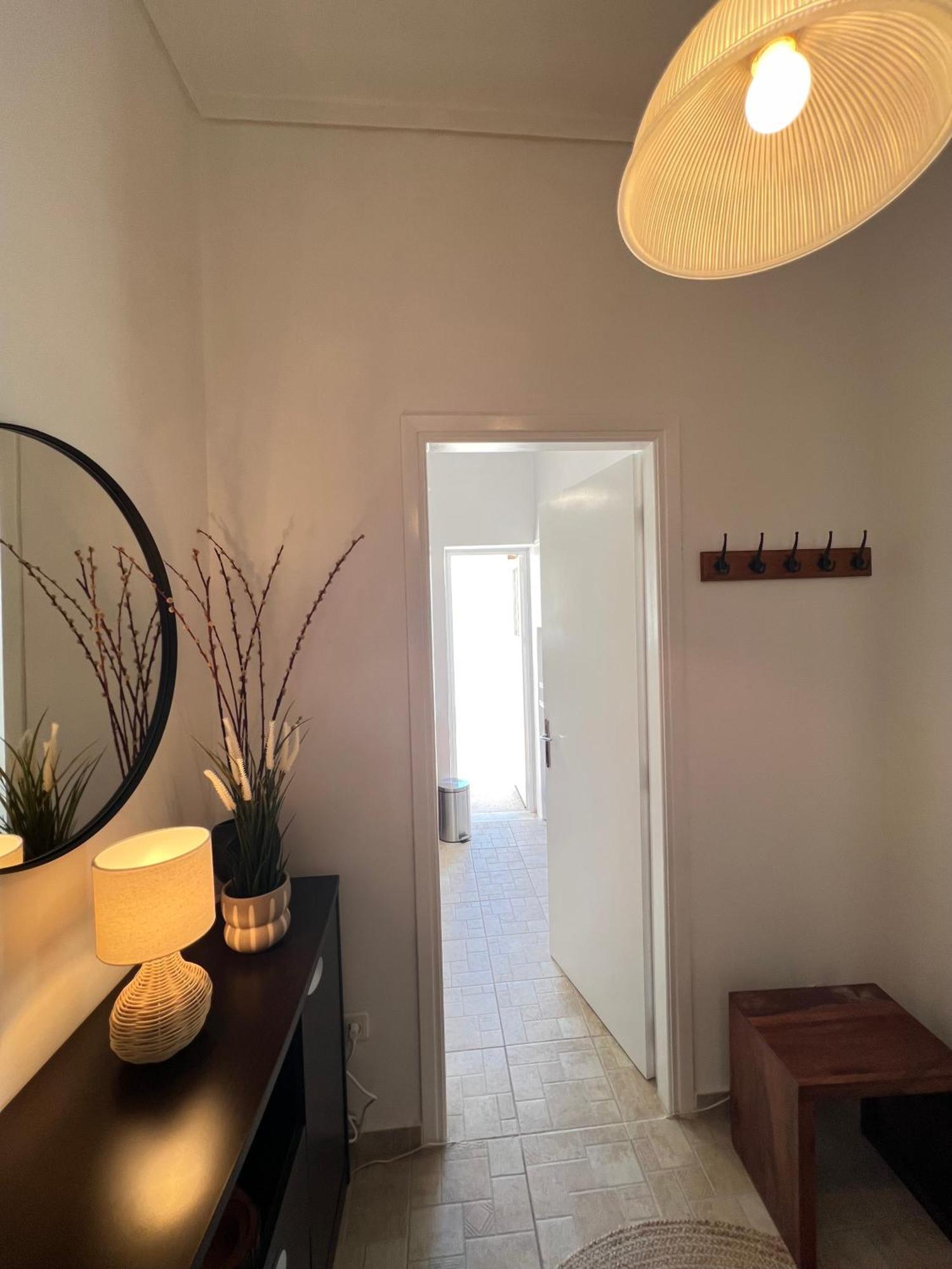 Cozy With Big Veranda Near Centre And Metro Tram Athens