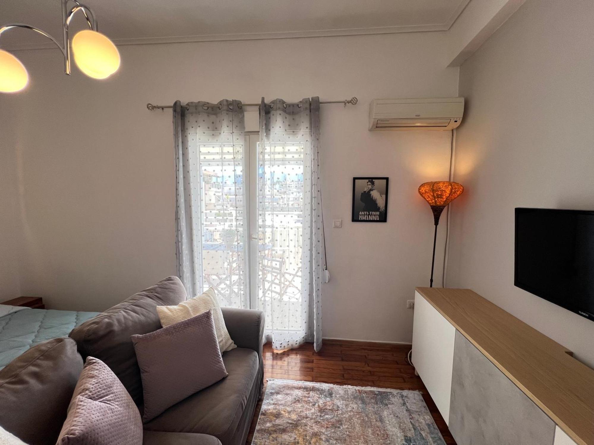 Apartment Cozy With Big Veranda Near Centre And Metro Tram *