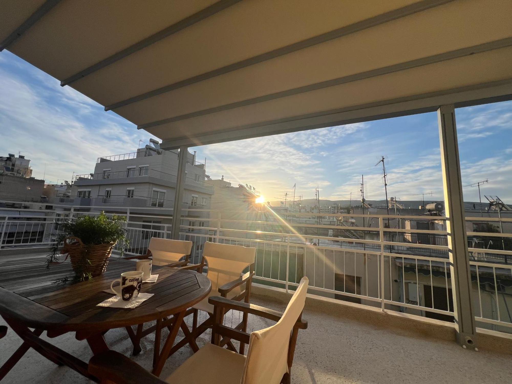 Apartment Cozy With Big Veranda Near Centre And Metro Tram